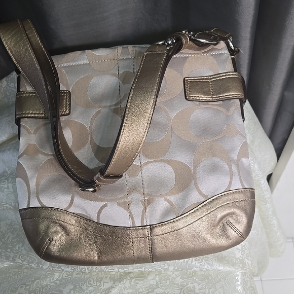 Coach Rare Metallic Soho Bucket Bag with Convertible Strap Looks and Feels New - Picture 2 of 11